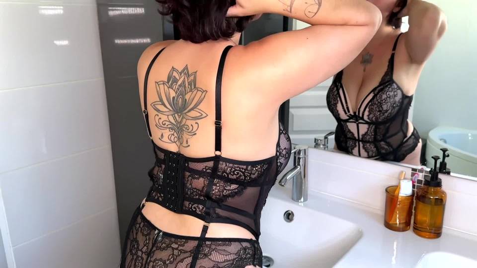 Copine française en lingerie excite son homme TuKif com 